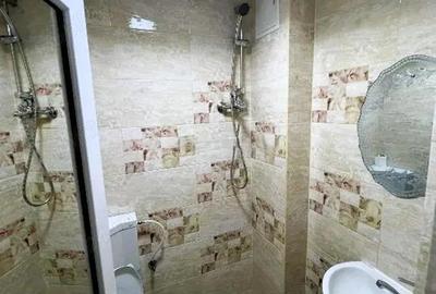 Garsonieră decomandată în Palas