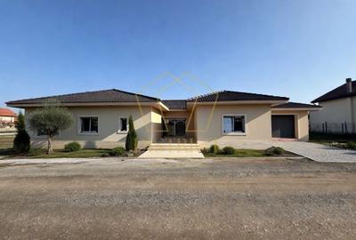 Casă individuală cu 5 camere cu Canalizare în Moșnița Nouă - 1