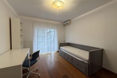 Vila semimobilata  cu 3 dormitoare, piscina exterioara, complex - 14