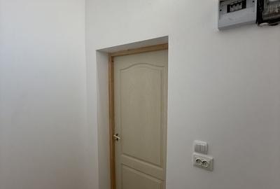 2 corpuri de Casă renovate + teren 125 mp Campina - 17