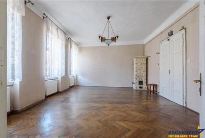 Nivel in vila, curte deosebita, priveliste, Central, Brasov - 8