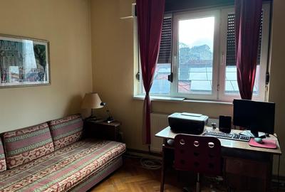 Apartament cu 3 camere semidecomandat în Ștefan cel Mare