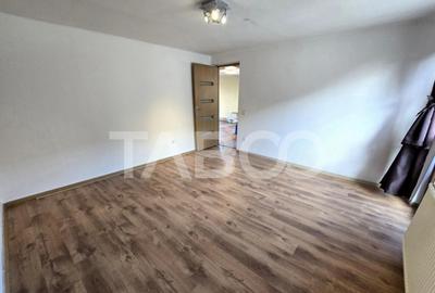 Casa de vanzare cu 6 camere 2 parcari curte libera 200 mp in - 5