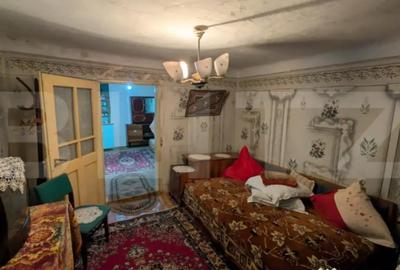 Casă cu 3 camere cu Teren 2540 Mp în Central - 2