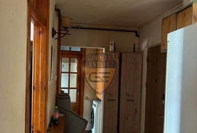 Apartament cu 3 camere decomandat, mobilat în Poarta 6 - 7