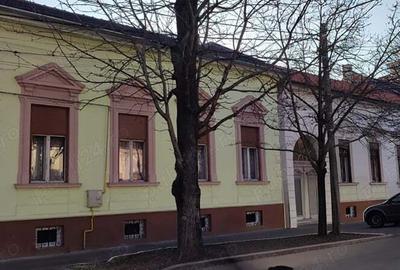 Casă cu 4 camere cu Teren 600 Mp în Intim - 1