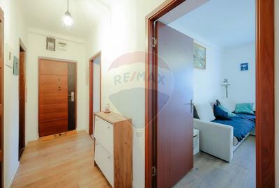De vânzare apartament cu 2 camere, parter, parcare inclusă, central - 9