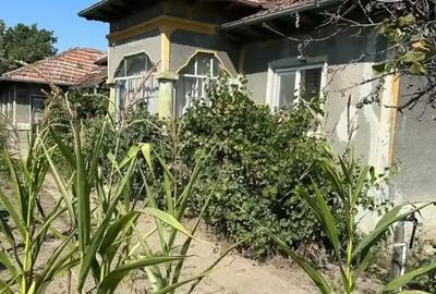 Casă cu 4 camere în Central - 2