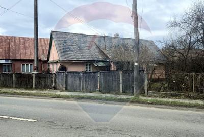 Casă cu 3 camere cu Teren 2821 Mp în Câmpulung la Tisa