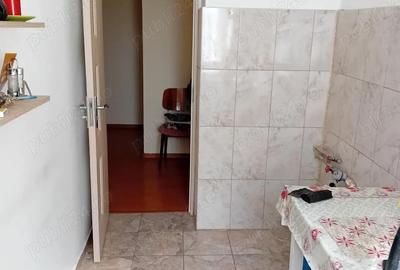 Apartament cu 3 camere decomandat în Micro 20