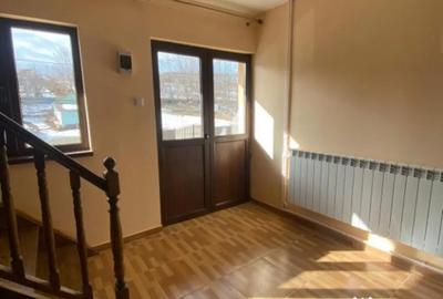 Apartament cu 7 camere decomandat în Podu Roș - 13