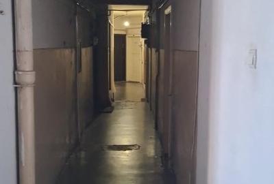 1 camera de vanzare la ultimul etaj, zona Universitate, toaleta la comun - 10