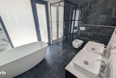 Casă cu 7 camere semidecomandat cu Teren 448 Mp în Central