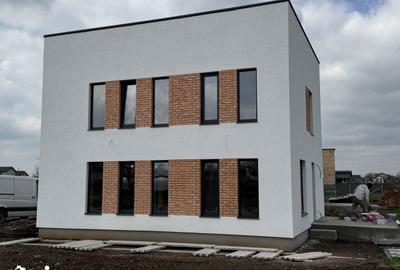 Casă cu 4 camere cu Teren 300 Mp în Central - 11