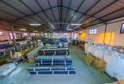 Spatiu industrial de vanzare 4,500mp HALE / 35,0000mp TEREN - 1