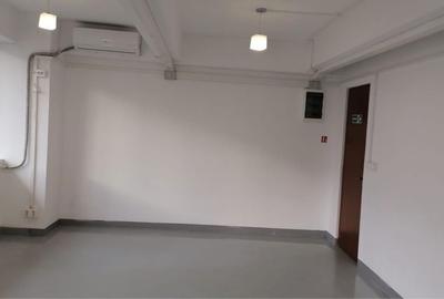 Spațiu comercial, de 50 mp, în Central - 6