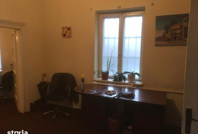 Casă cu 5 camere cu Canalizare în Dorobanți - 1