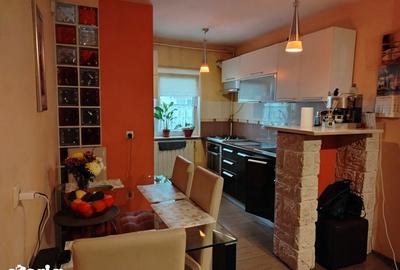 Apartament cu 4 camere decomandat în Traian - 2
