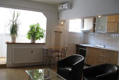 Balta Alba, Salajan, Piata Titan, la statuie - 5