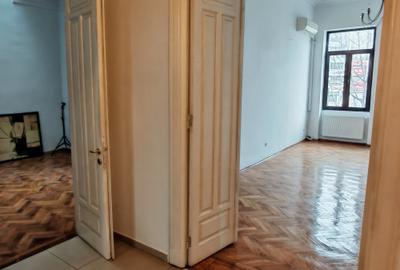 Casă cu 9 camere cu Canalizare în P-ța Romană - 3