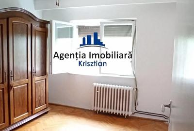 Apartament cu 3 camere semidecomandat în Micro 16 - 1