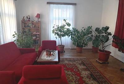 Apartament cu 4 camere la etajul 1 in zona Orasul de Jos - 1