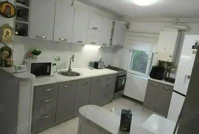 Apartament cu 3 camere decomandat în Noua