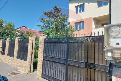 Casa / Vila cu 9 camere de vanzare in zona 1 Mai - 2