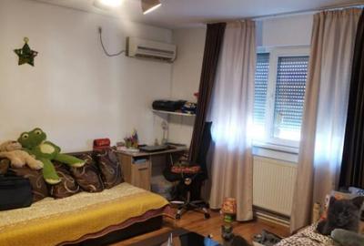 Apartament de vanzare, cu 2 camere, 52 mp, zona Rovine - 1