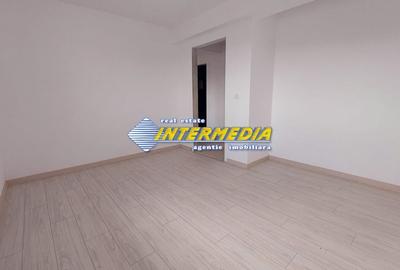 Casă individuală cu 4 camere cu Canalizare în Cetate - 12