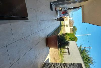 Casă cu 5 camere cu Teren 300 Mp în Central - 1