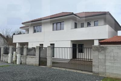 Casă cu 4 camere cu Teren 250 Mp în Central - 7