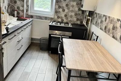 Apartament cu 2 camere semidecomandat, mobilat în Tractorul - 3