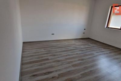 Duplex cu 4 camere cu Canalizare în Moșnița Nouă - 11