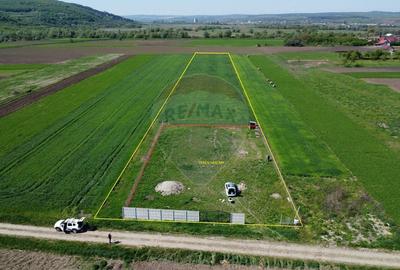 Teren intravilan 1.400 mp, imprejmuit integral - Livada, comuna Iclod - 1