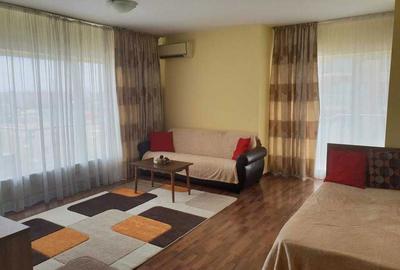 Garsonieră decomandată în Titan