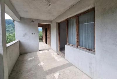 Casă în Moroeni - 10