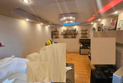 Lacul Tei, Maica Domnului aproape Parcul Circului - 7