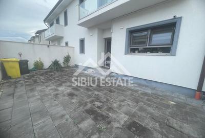 Duplex modern cu panouri fotovoltaice, 4 camere, 3 bai, deschidere la 2 strazi - 1