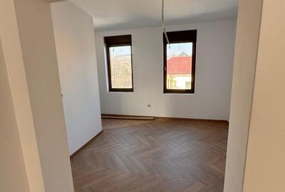 Casă cu 4 camere cu Teren 290 Mp în Gruia - 2