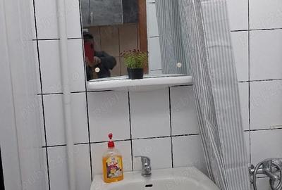 Garsonieră decomandată în Km 4 - 3