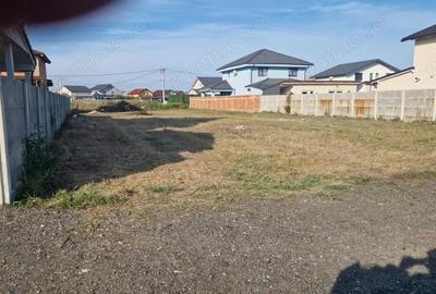 Teren de 527 mp, în Bazoș