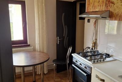 Închiriez apartament 2 camere Pescarilor Faleza Nord.  WhatsApp 0724372379 - 8
