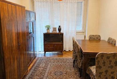 Apartament cu 3 camere decomandat în Victoriei