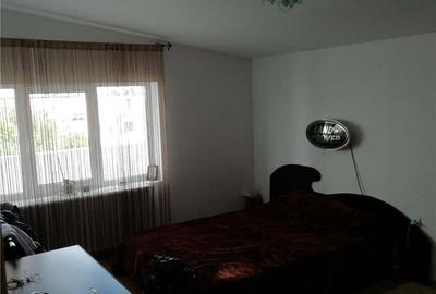 Casă cu 10 camere cu Teren 270 Mp în Ovidiu - 1