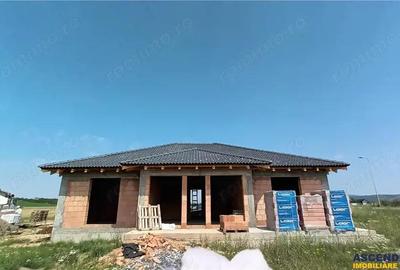 Casa la rosu in localitatea Bod, la 15 minute de Brasov, DJ 112A - 2