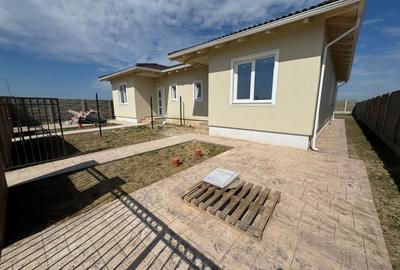 Duplex cu 3 camere cu Canalizare în Moșnița Nouă - 1