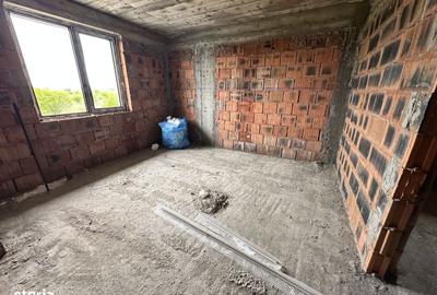 Casă cu 4 camere cu Teren 300 Mp în Prelungirea Ghencea