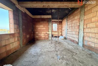 Casă cu 3 camere în Carani - 1