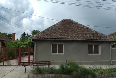 Casă cu 3 camere cu Teren 700 Mp în Central - 2